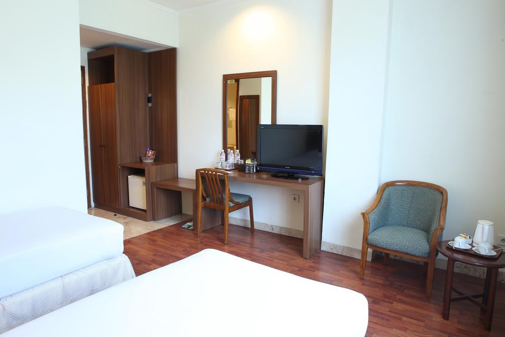 Hotel Anugerah Palembang Exterior photo